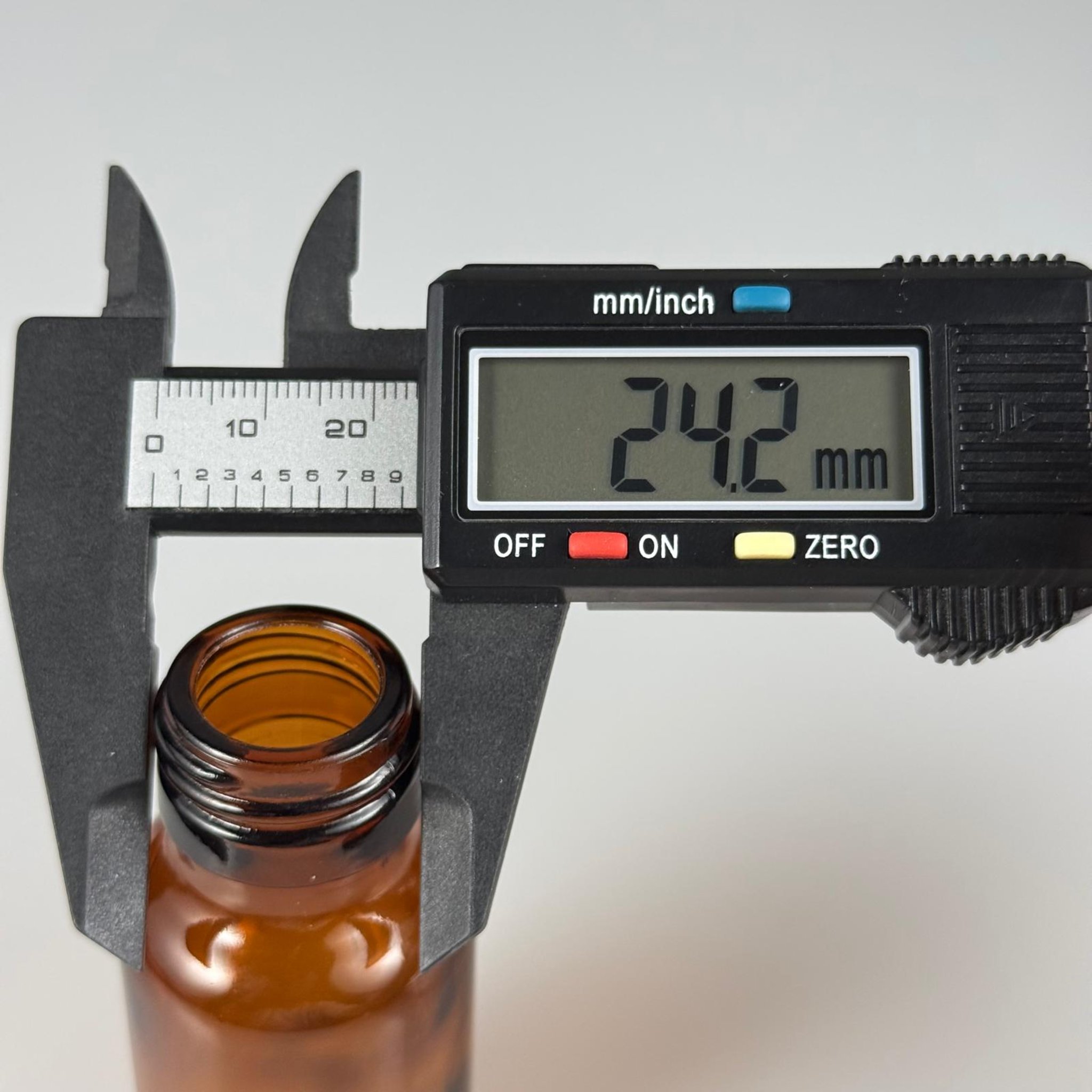 30 CC AMBER CAM ŞİŞE KAPAKSIZ (25 AĞIZ) - 30 ML CAM ŞİŞE - KAHVERENGİ - ŞİŞECAM ÜRÜN KODU  711403