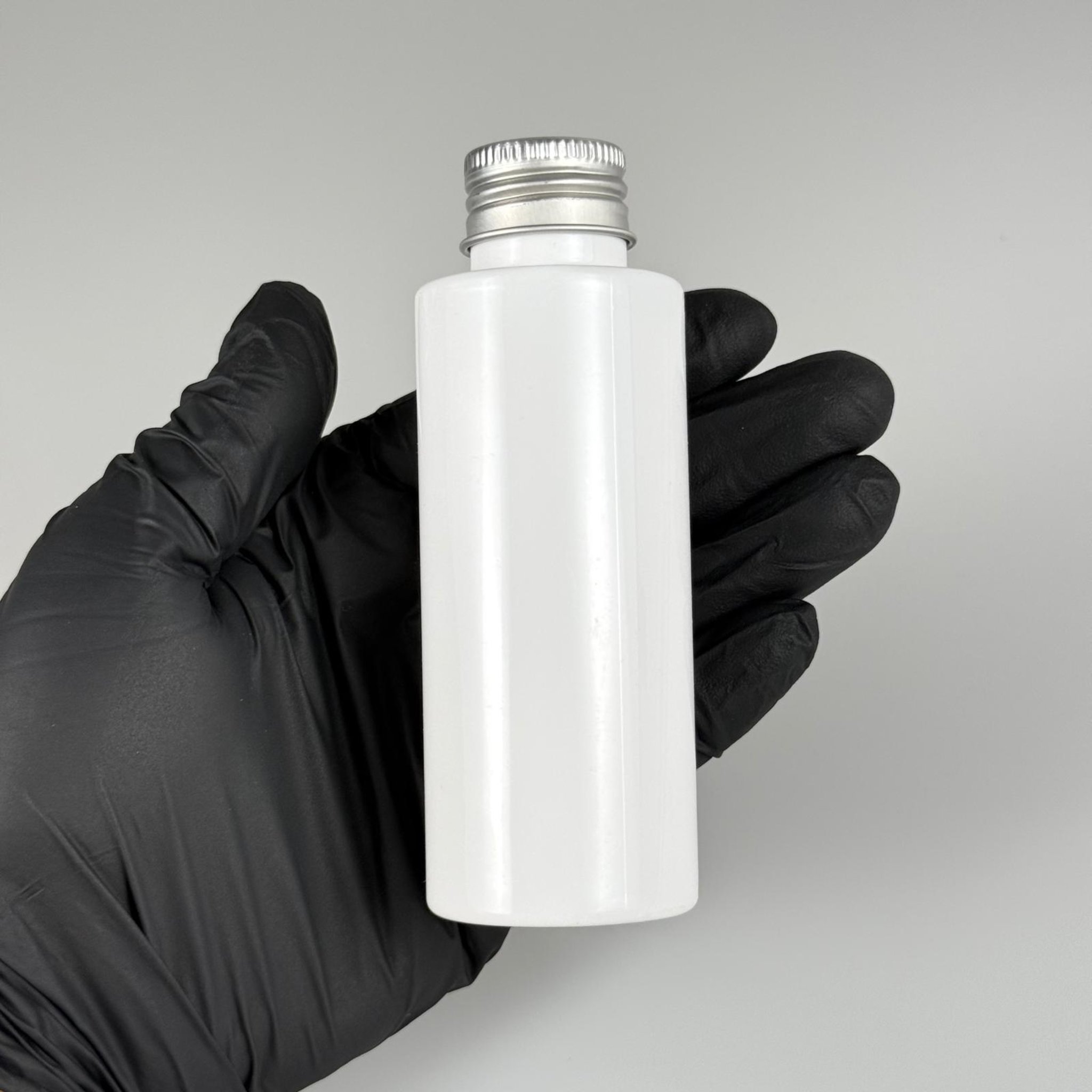 100 CC BEYAZ SİLİNDİR KESKİN KÜT MODEL SERT PET ŞİŞE ( 17 GR - 24 AĞIZ ) + KÖPÜK CONTALI GÜMÜŞ METAL ALÜMİNYUM KAPAK TAKIM - 100 ML KAPAKLI BEYAZ PLASTİK ŞİŞELER
