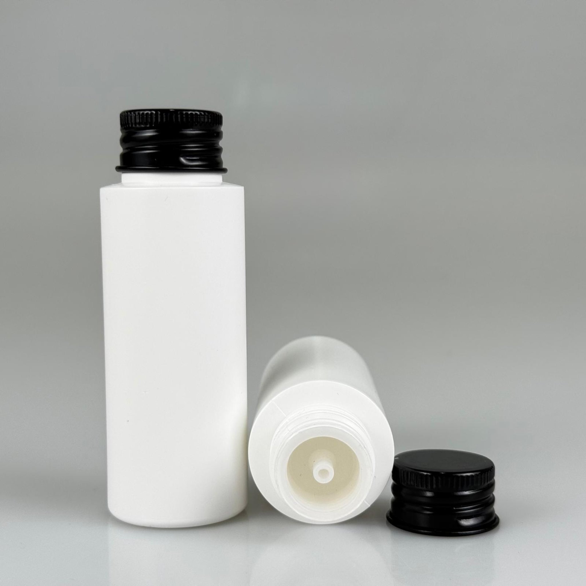 50 CC BEYAZ POLİETİLEN PLASTİK ASETON ŞİŞESİ ( 24 AĞIZ ) + KÖPÜK CONTALI SİYAH METAL ALÜMİNYUM KAPAK + KOLONYA TIPALI TAKIM - 50 ML BEYAZ PLASTİK ASETON ŞİŞELERİ